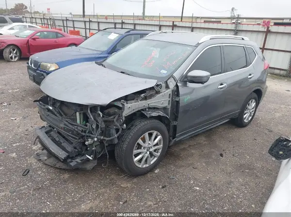 KNMAT2MT8HP564350 2017 NISSAN ROGUE - Image 2