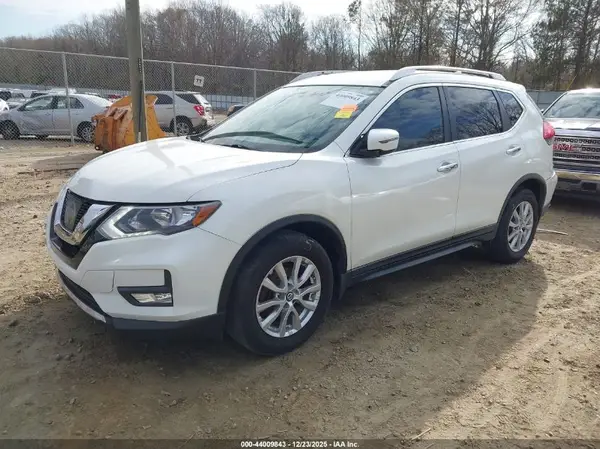KNMAT2MT8HP571461 2017 NISSAN ROGUE - Image 2