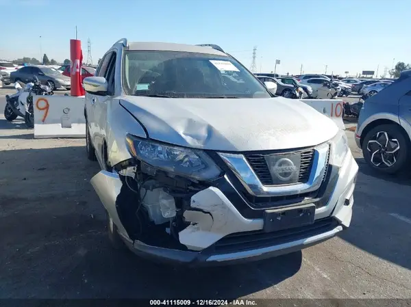 KNMAT2MT8HP573212 2017 NISSAN ROGUE - Image 1