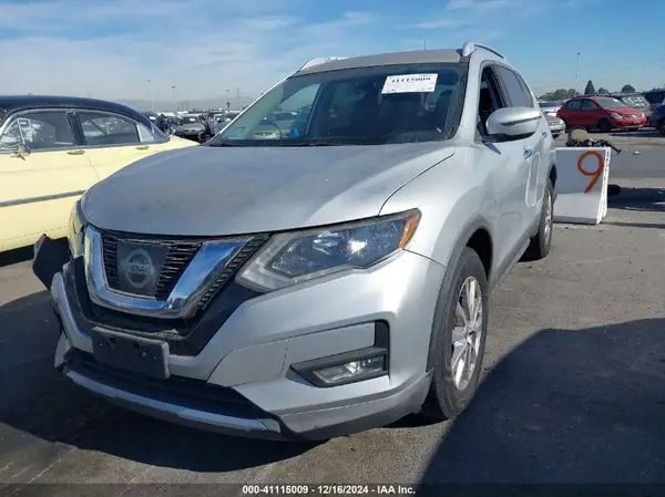 KNMAT2MT8HP573212 2017 NISSAN ROGUE - Image 2