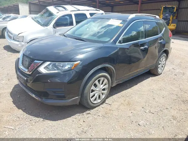 KNMAT2MT8HP574067 2017 NISSAN ROGUE - Image 2