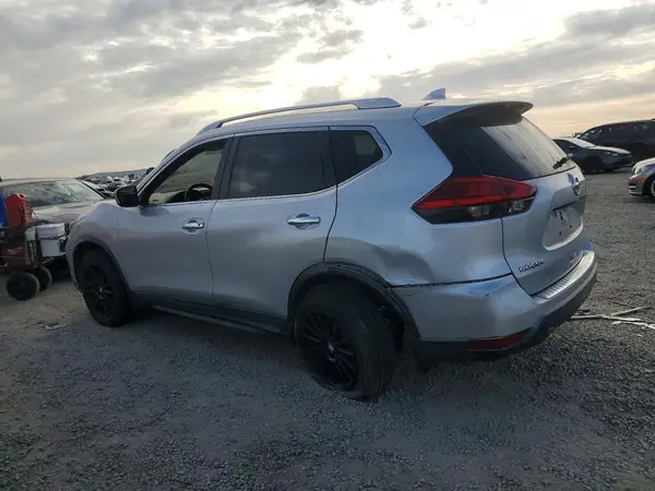 KNMAT2MT8HP579625 2017 NISSAN ROGUE - Image 2