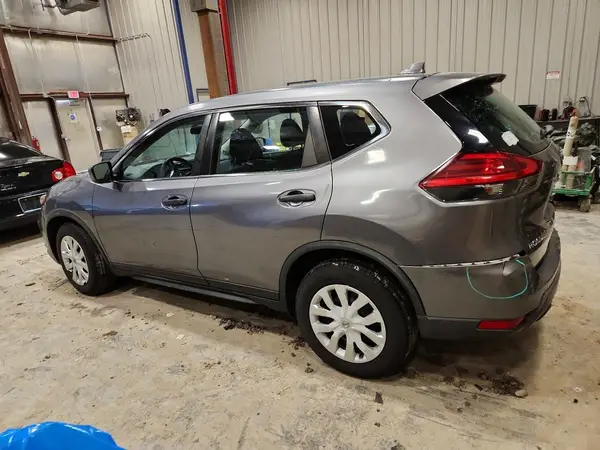 KNMAT2MT8HP580418 2017 NISSAN ROGUE - Image 2