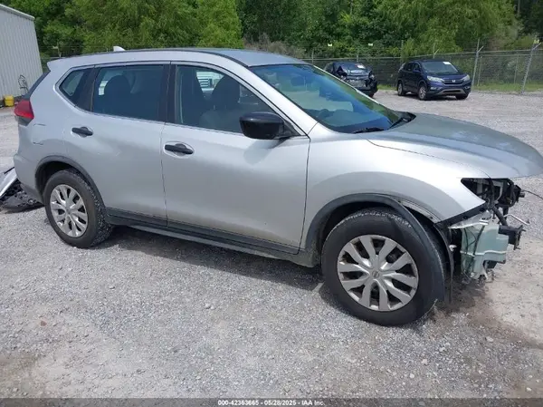 KNMAT2MT8HP581178 2017 NISSAN ROGUE - Image 1