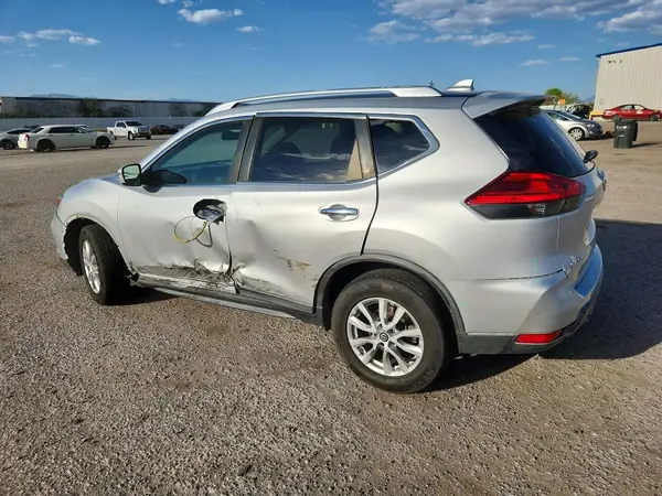 KNMAT2MT8HP586042 2017 NISSAN ROGUE - Image 2