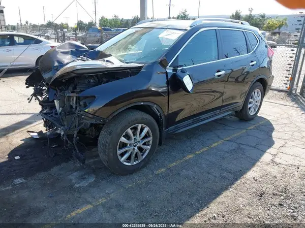 KNMAT2MT8HP592391 2017 NISSAN ROGUE - Image 2