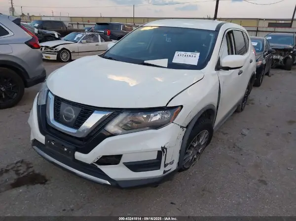 KNMAT2MT8HP593413 2017 NISSAN ROGUE - Image 2
