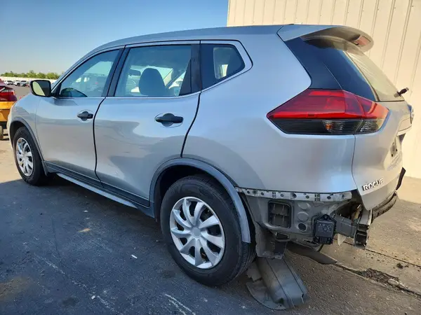 KNMAT2MT8HP600165 2017 NISSAN ROGUE - Image 2