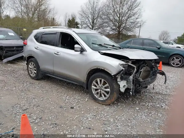 KNMAT2MT8HP602935 2017 NISSAN ROGUE - Image 1