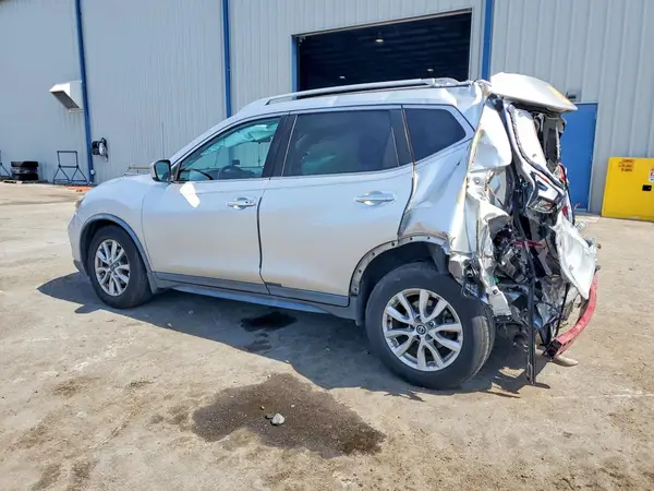 KNMAT2MT8HP605141 2017 NISSAN ROGUE - Image 2