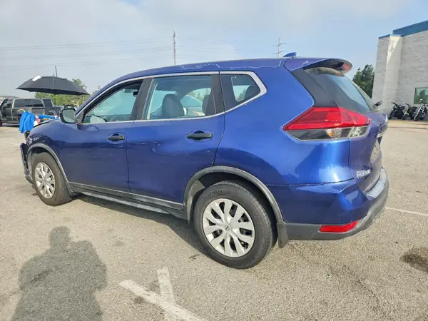 KNMAT2MT8HP607259 2017 NISSAN ROGUE - Image 2