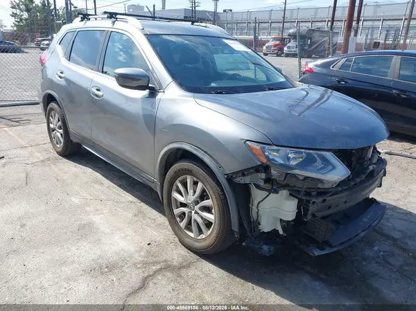 KNMAT2MT8HP607827 2017 NISSAN ROGUE - Image 1