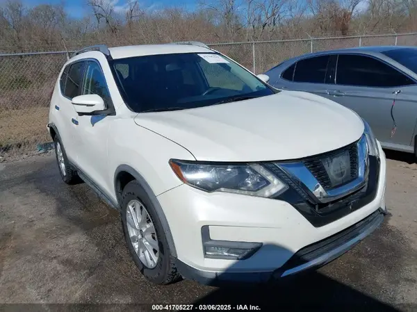 KNMAT2MT8HP608721 2017 NISSAN ROGUE - Image 1