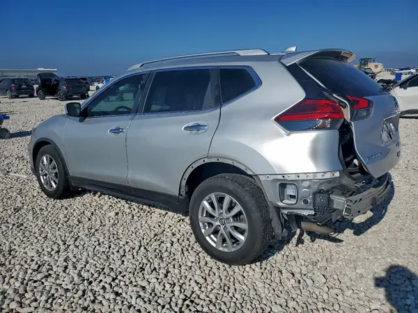 KNMAT2MT8HP611327 2017 NISSAN ROGUE - Image 2