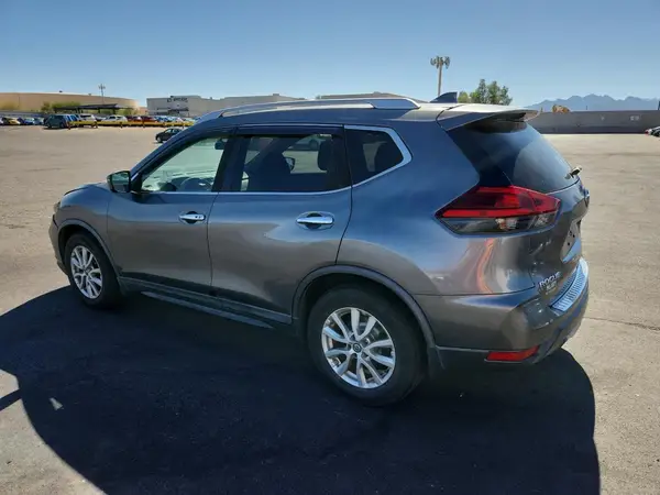 KNMAT2MT8HP613580 2017 NISSAN ROGUE - Image 2