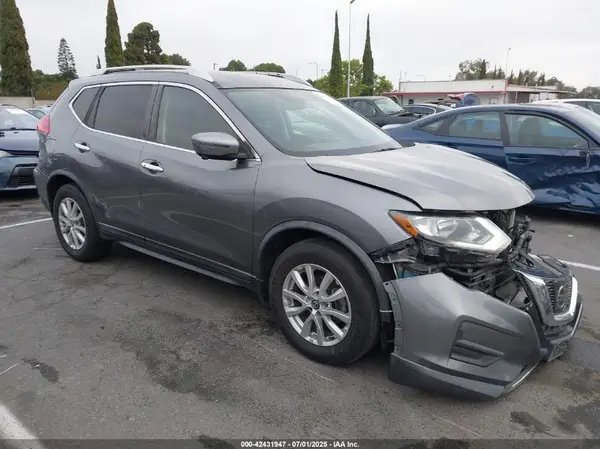 KNMAT2MT8HP617872 2017 NISSAN ROGUE - Image 1