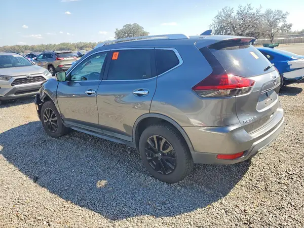 KNMAT2MT8JP505840 2018 NISSAN ROGUE - Image 2