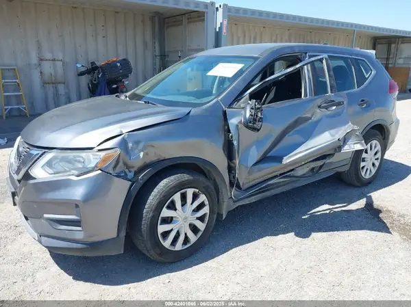 KNMAT2MT8JP509080 2018 NISSAN ROGUE - Image 2