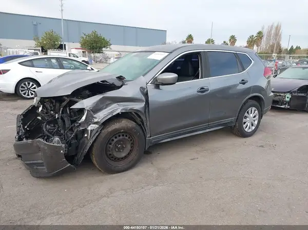 KNMAT2MT8JP512769 2018 NISSAN ROGUE - Image 2