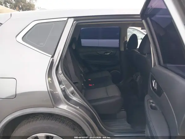 KNMAT2MT8JP512769 2018 NISSAN ROGUE - Image 8
