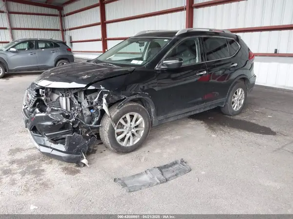 KNMAT2MT8JP519057 2018 NISSAN ROGUE - Image 2