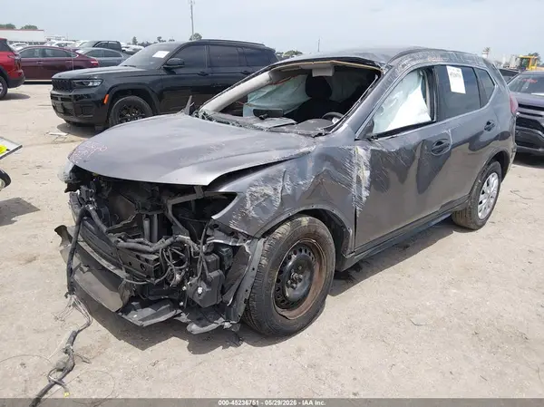 KNMAT2MT8JP521469 2018 NISSAN ROGUE - Image 2