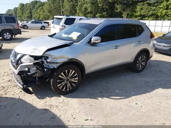 KNMAT2MT8JP525215 2018 NISSAN ROGUE - Image 2