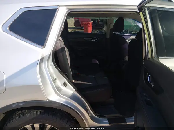 KNMAT2MT8JP525215 2018 NISSAN ROGUE - Image 8