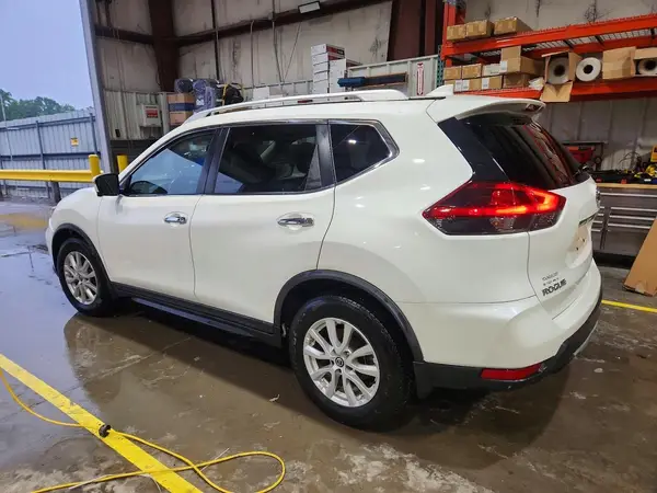 KNMAT2MT8JP534190 2018 NISSAN ROGUE - Image 2