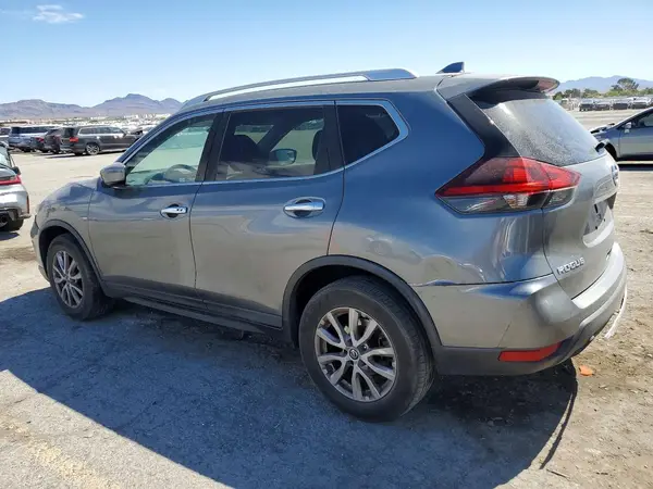 KNMAT2MT8JP535582 2018 NISSAN ROGUE - Image 2