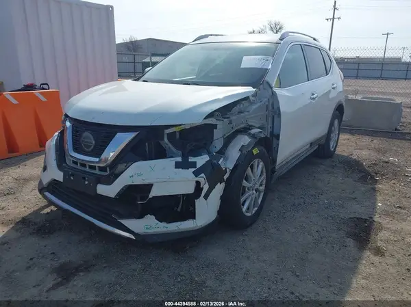 KNMAT2MT8JP535985 2018 NISSAN ROGUE - Image 2