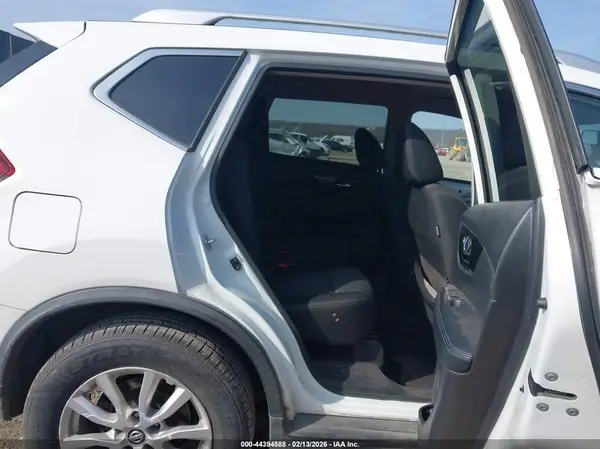 KNMAT2MT8JP535985 2018 NISSAN ROGUE - Image 8