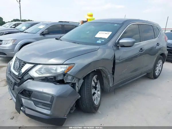KNMAT2MT8JP538255 2018 NISSAN ROGUE - Image 2