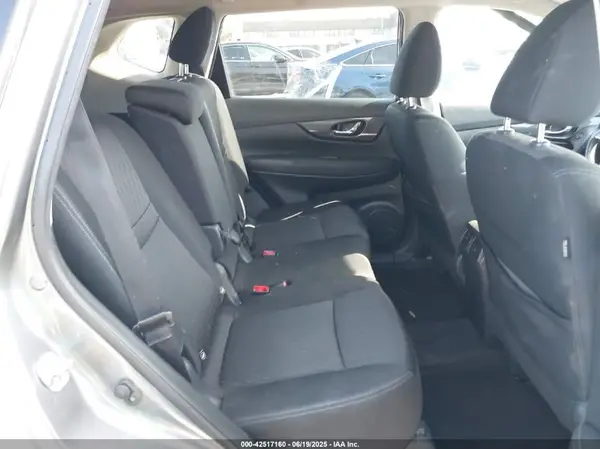 KNMAT2MT8JP548915 2018 NISSAN ROGUE - Image 8