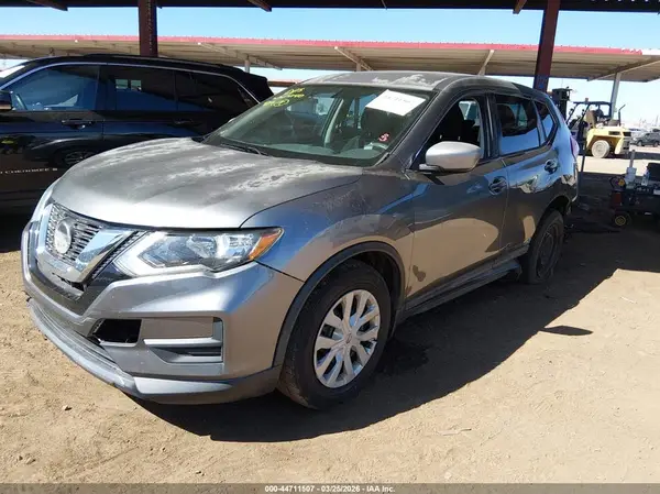 KNMAT2MT8JP549451 2018 NISSAN ROGUE - Image 2