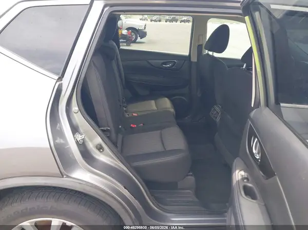 KNMAT2MT8JP550664 2018 NISSAN ROGUE - Image 8