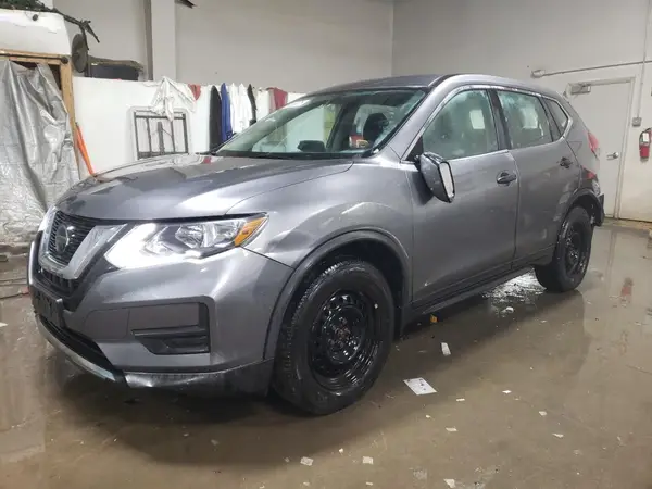 KNMAT2MT8JP555718 2018 NISSAN ROGUE - Image 1