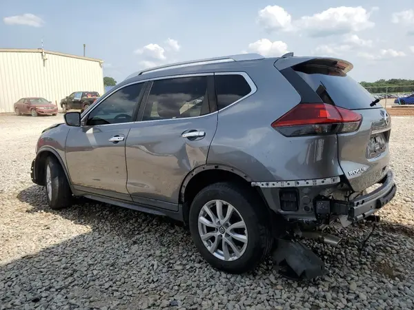 KNMAT2MT8JP566069 2018 NISSAN ROGUE - Image 2