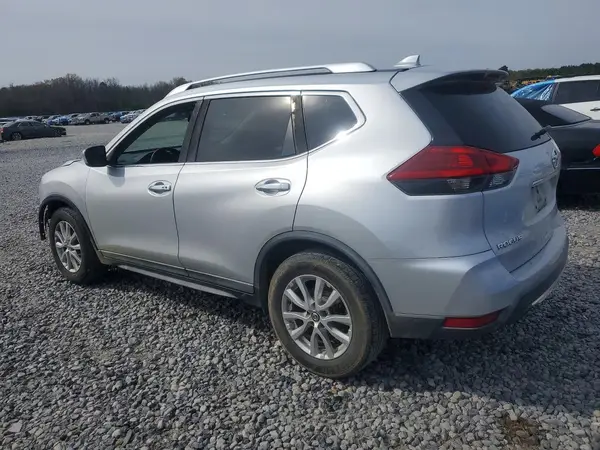 KNMAT2MT8JP570400 2018 NISSAN ROGUE - Image 2