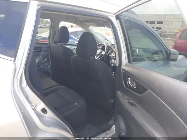 KNMAT2MT8JP572129 2018 NISSAN ROGUE - Image 8