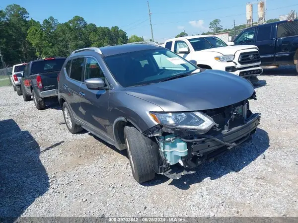 KNMAT2MT8JP573152 2018 NISSAN ROGUE - Image 1