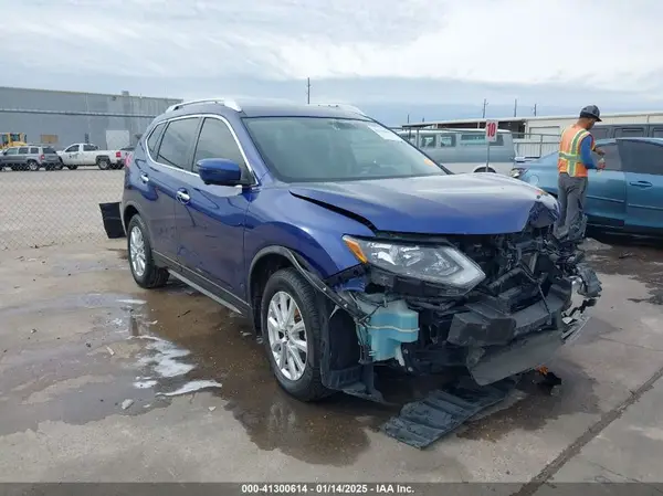KNMAT2MT8JP574009 2018 NISSAN ROGUE - Image 1