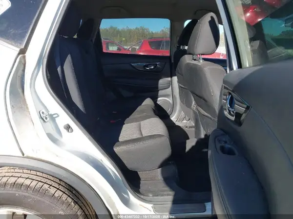 KNMAT2MT8JP577363 2018 NISSAN ROGUE - Image 8