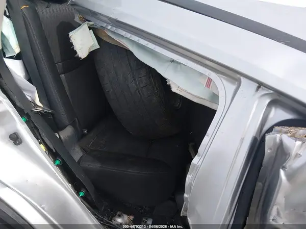 KNMAT2MT8JP579825 2018 NISSAN ROGUE - Image 8