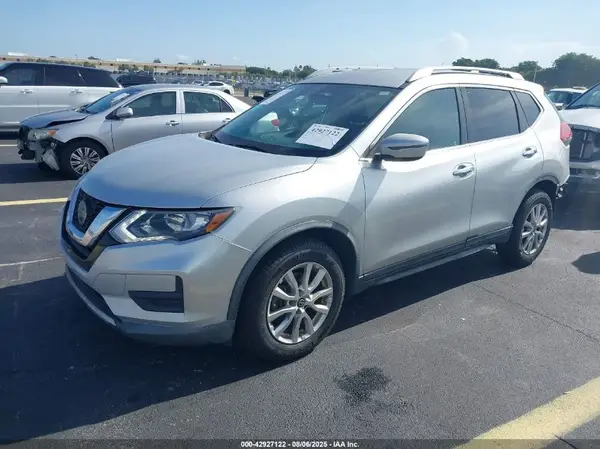 KNMAT2MT8JP580960 2018 NISSAN ROGUE - Image 2
