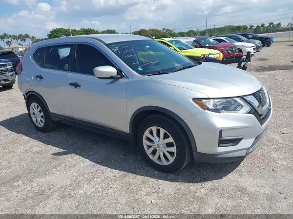 KNMAT2MT8JP581218 2018 NISSAN ROGUE - Image 1