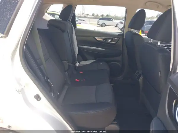 KNMAT2MT8JP581218 2018 NISSAN ROGUE - Image 8