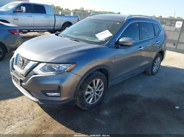 KNMAT2MT8JP584782 2018 NISSAN ROGUE - Image 2