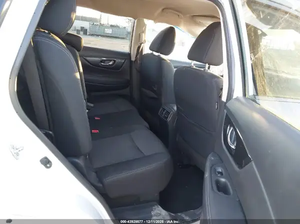 KNMAT2MT8JP585138 2018 NISSAN ROGUE - Image 8