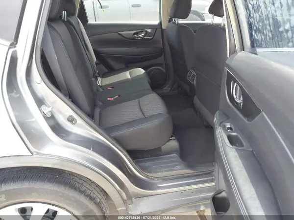 KNMAT2MT8JP585365 2018 NISSAN ROGUE - Image 8